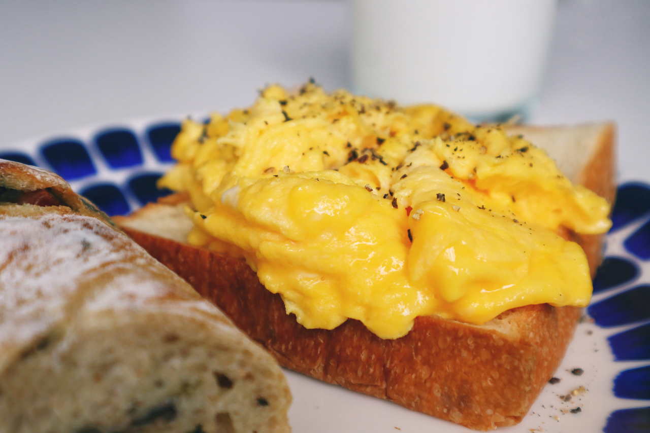 Scrambled eggs 美式炒蛋&英式炒蛋做法