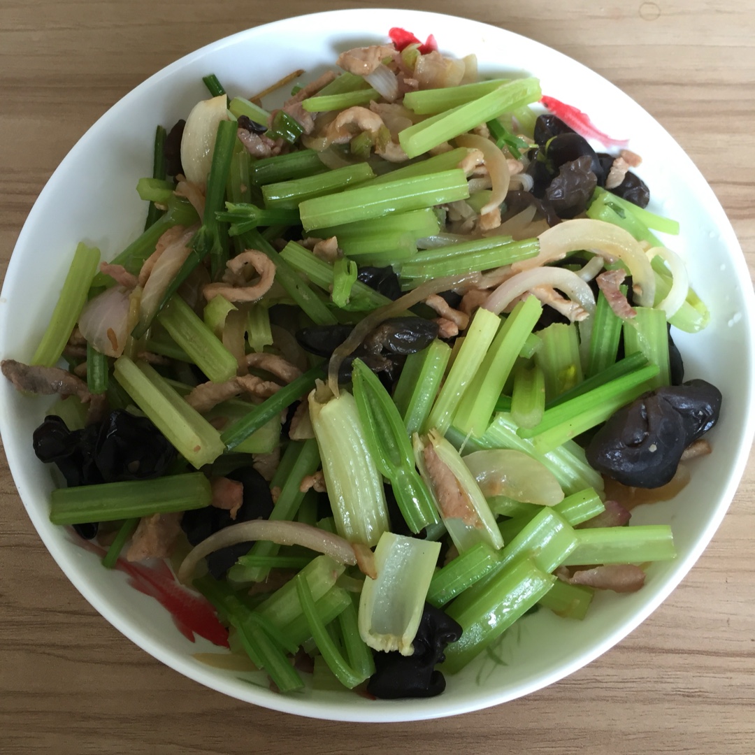 芹菜炒肉