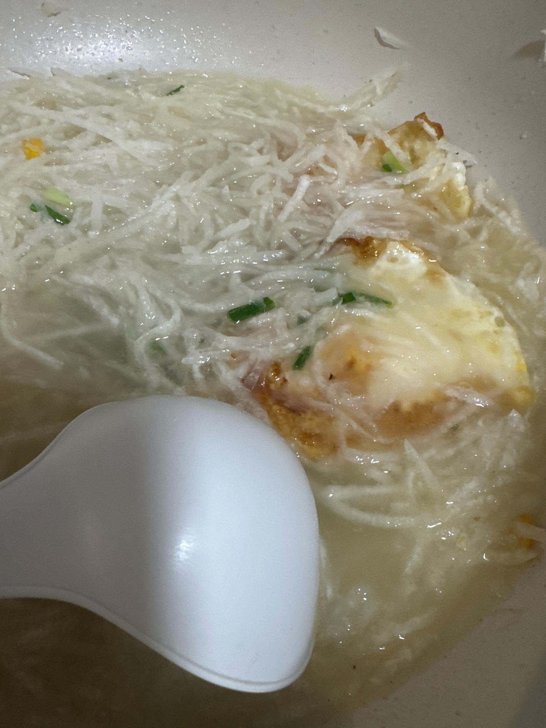 奶白鲜香的萝卜丝煎蛋汤