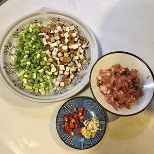 蒜苔香干炒肉沫的做法 步骤1