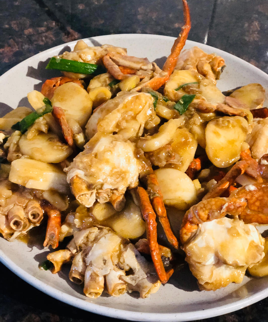 梭子蟹炒年糕～标准的江浙菜