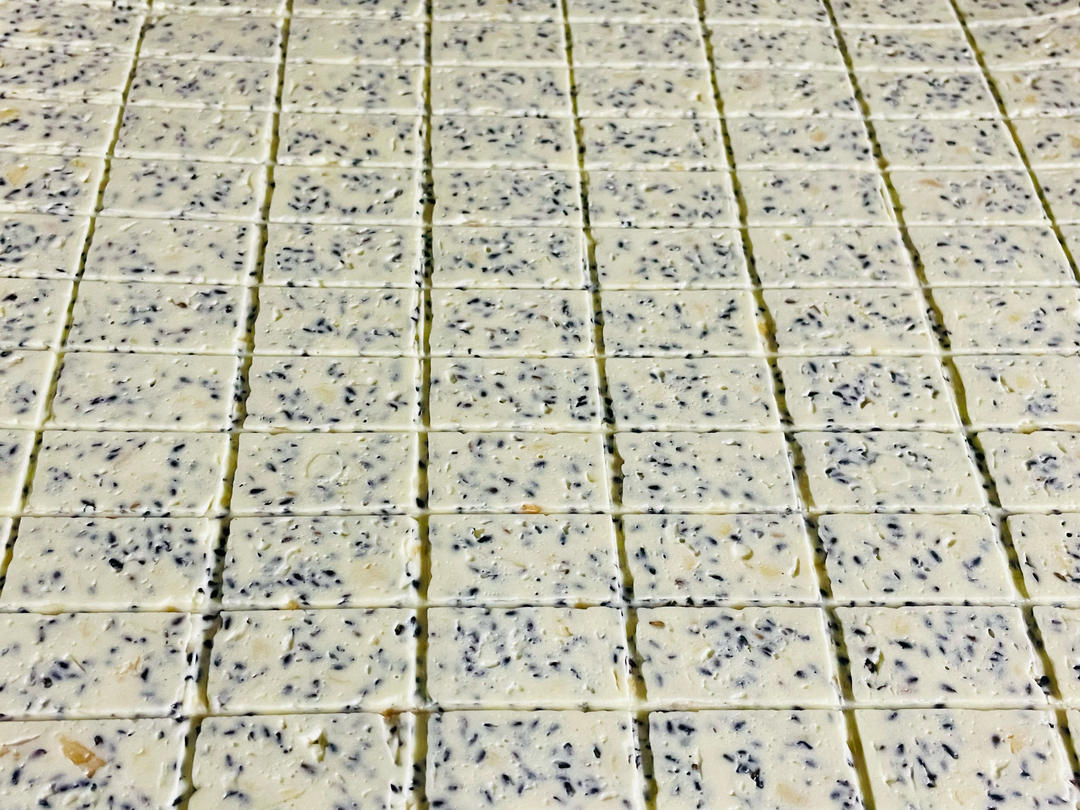 黑芝麻花生牛轧糖