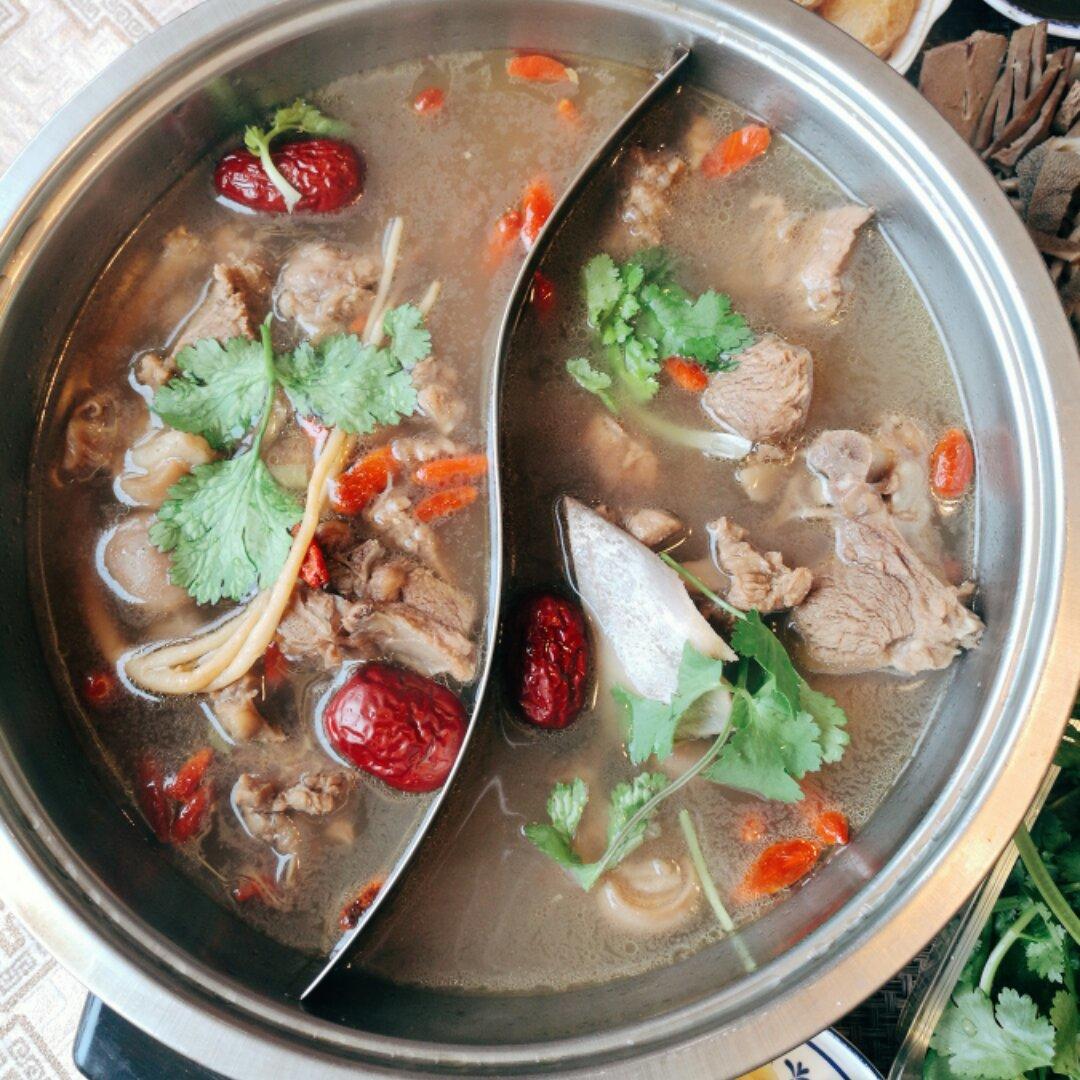 小芳漫生活之烘焙时光做的滋补白汤羊蝎子