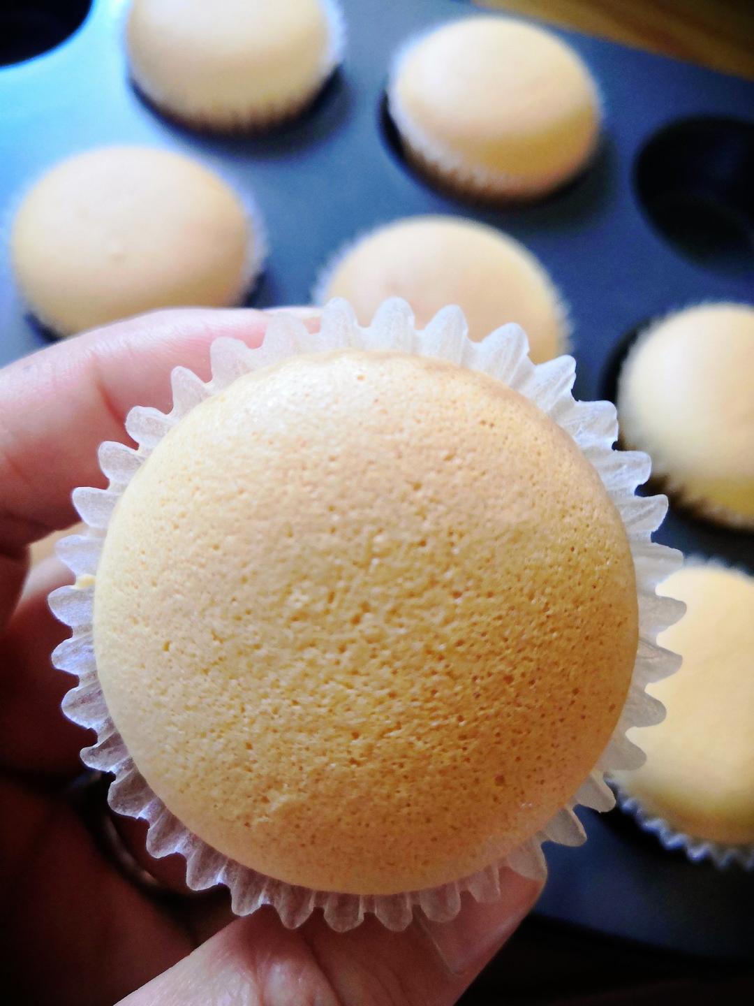 纸杯蛋糕，绝对不塌不裂，百分百成功四段式烘烤方法，不私藏无保留