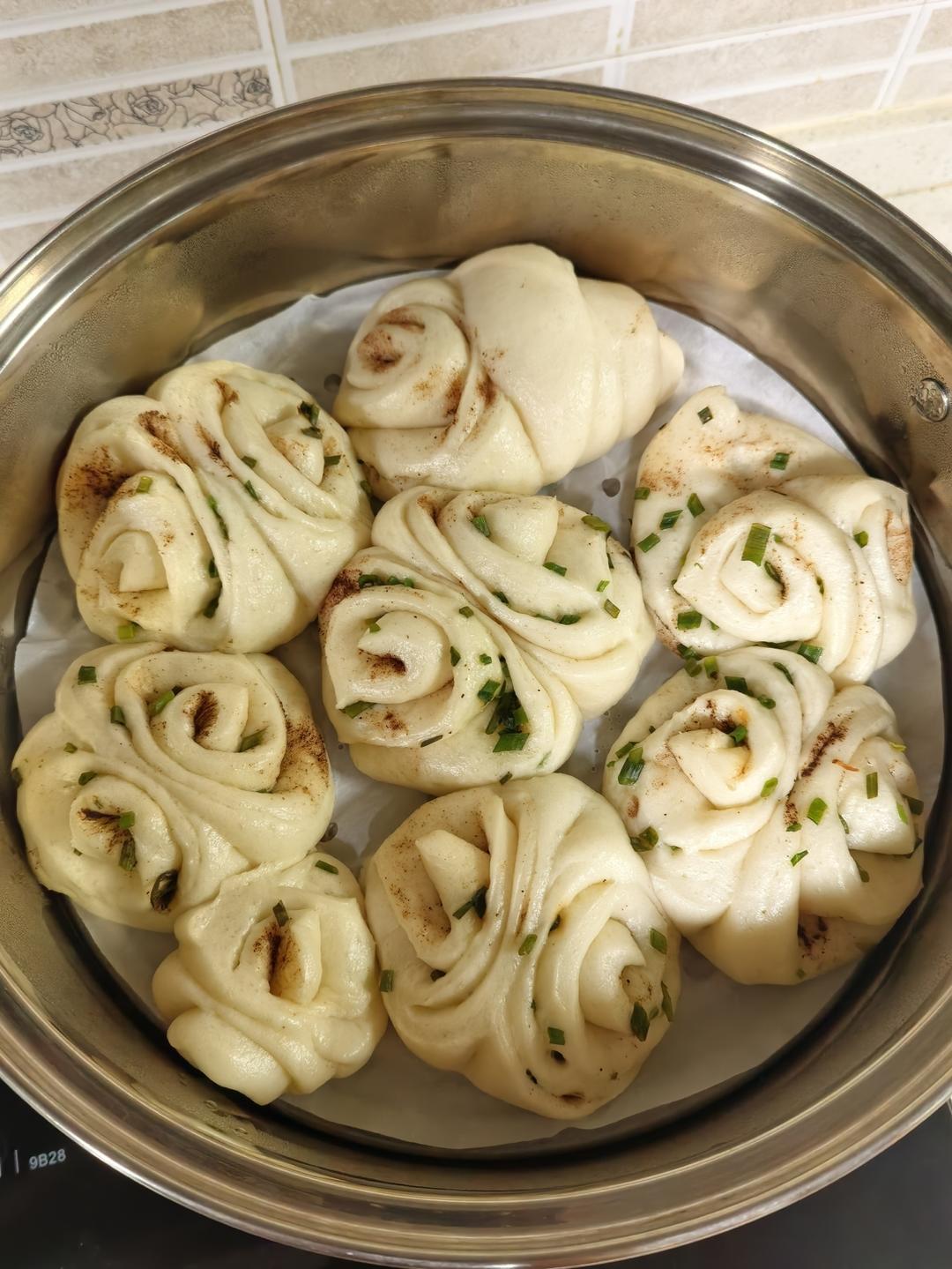 🌺椒盐葱香花卷🌺（操作简单，好吃又好看）