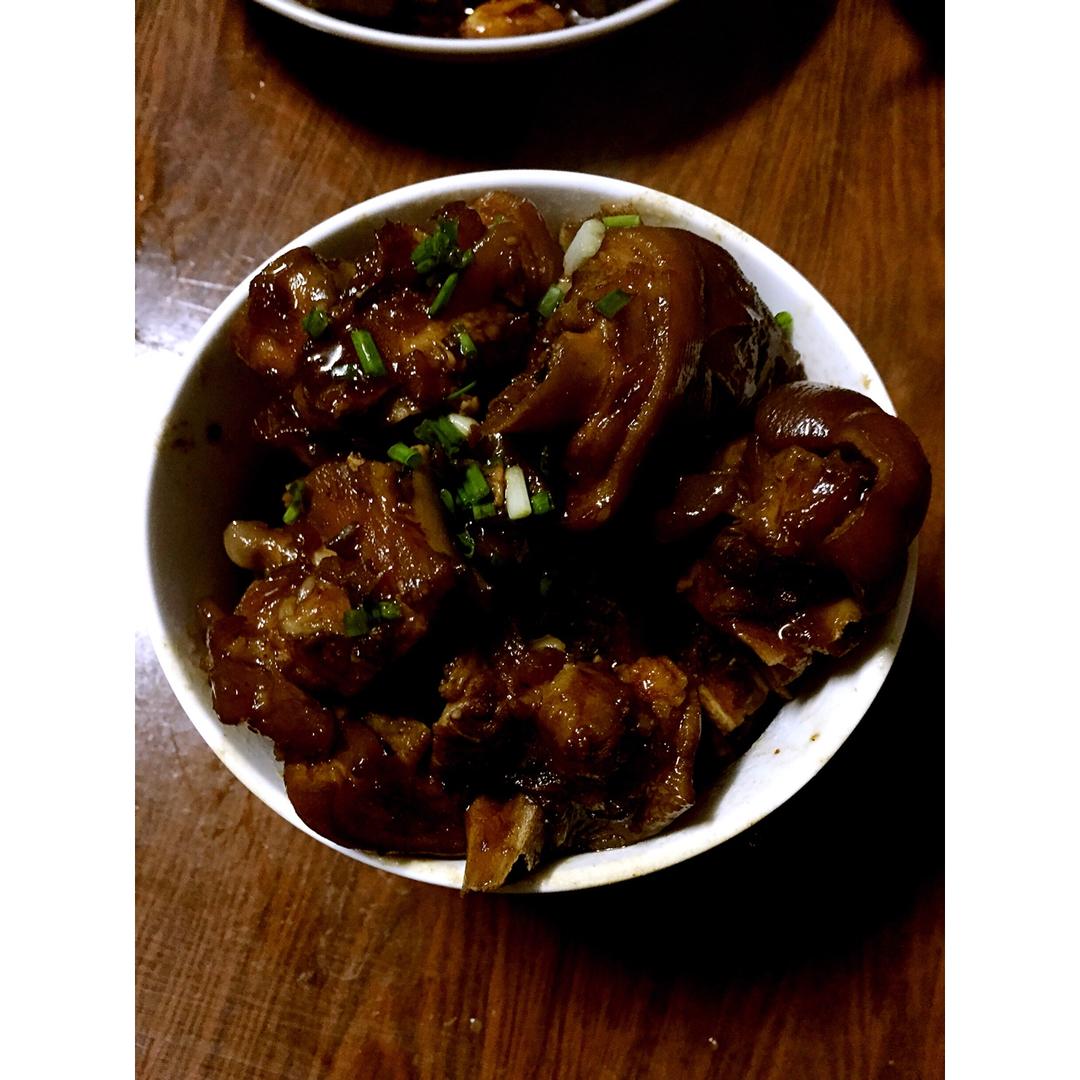 美味的家常菜：红烧猪蹄