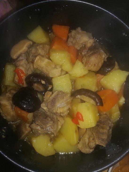 土豆烧排骨