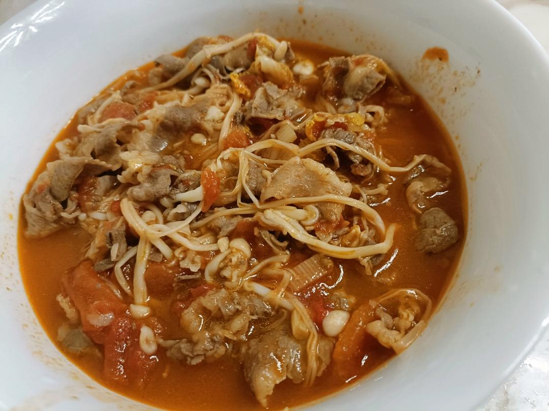 金针菇番茄肥牛卷