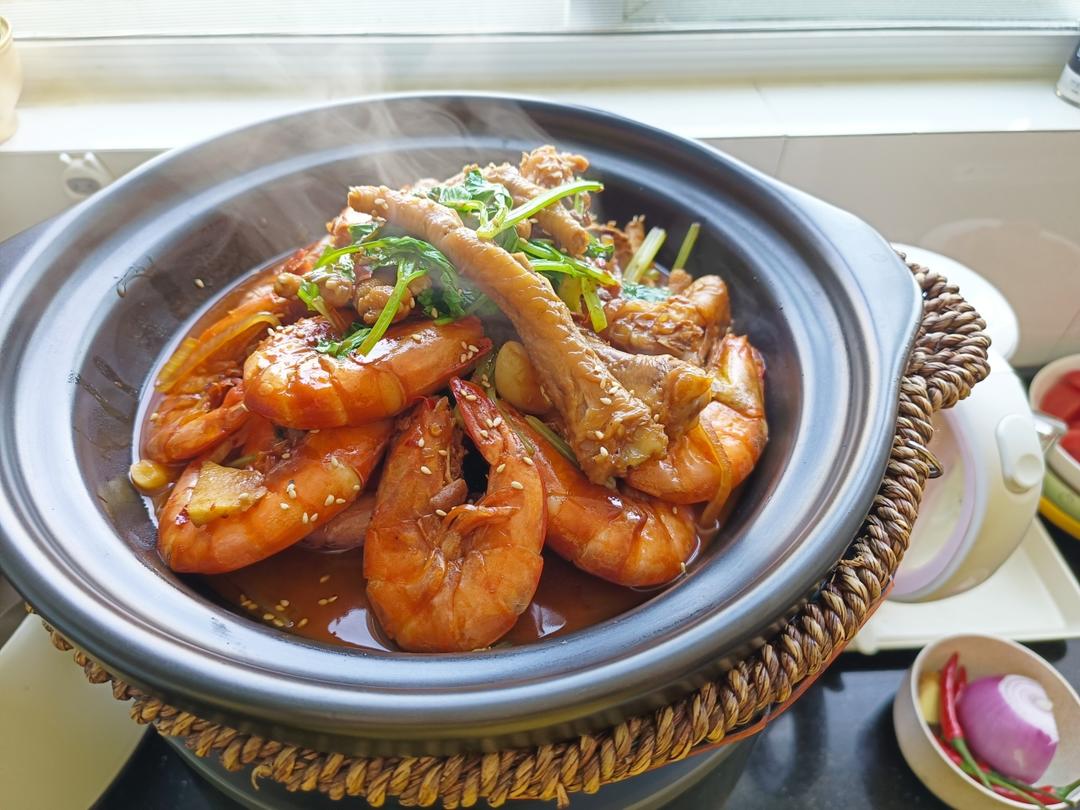 超简单的明虾鸡爪煲