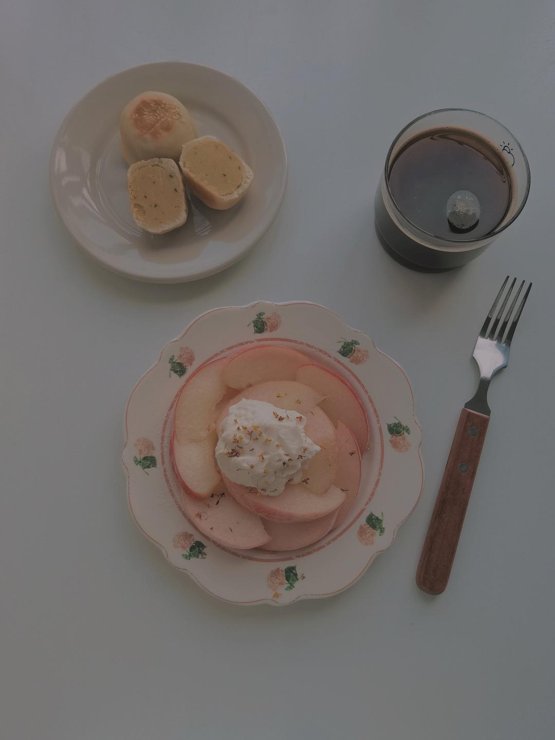 甘梅冰蜜桃滚希腊酸奶【轻卡小食】