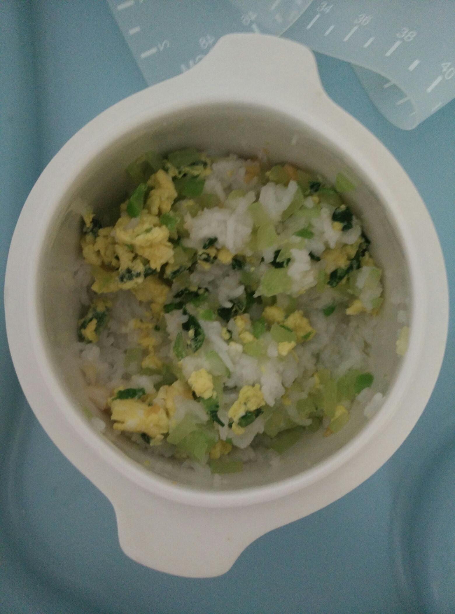 宝宝辅食 菜心粒莴苣鸡蛋瑶柱饭的做法 步骤2