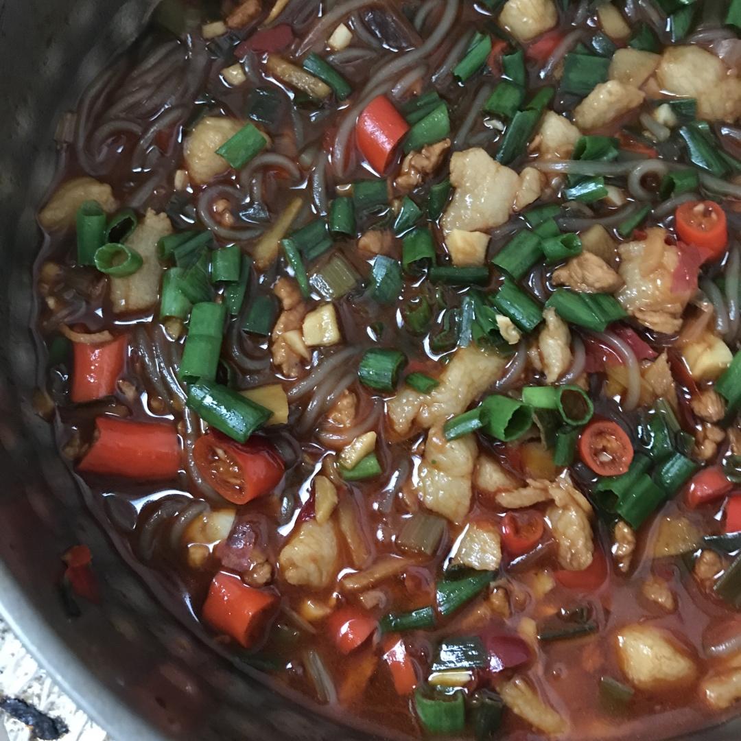 10分钟快手菜，巨下饭的肉沫粉丝煲