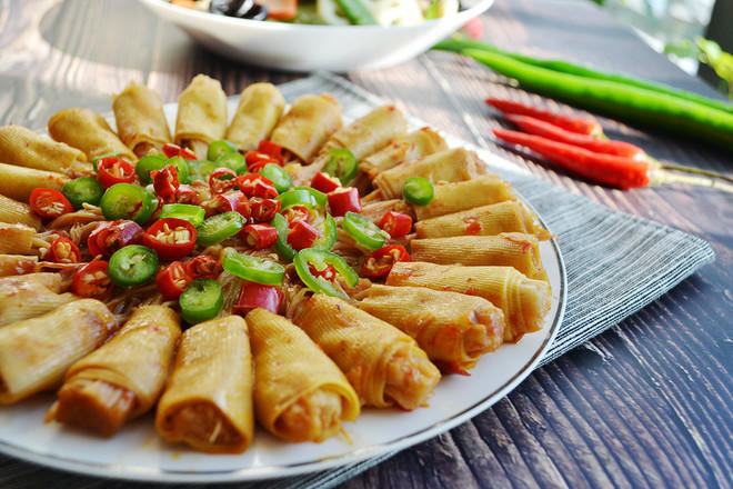 麻辣豆皮金针菇卷