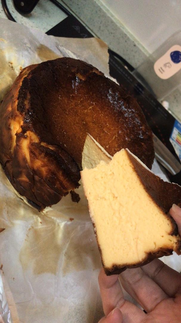“烧伤”的奶酪蛋糕Burnt cheese cake