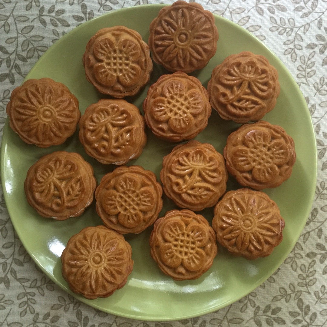 广式蛋黄莲蓉月饼
