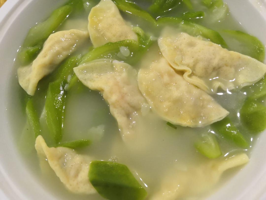 超简单的丝瓜蛋饺汤