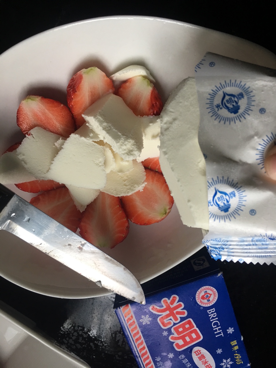 草莓冰砖奶昔的做法 步骤3