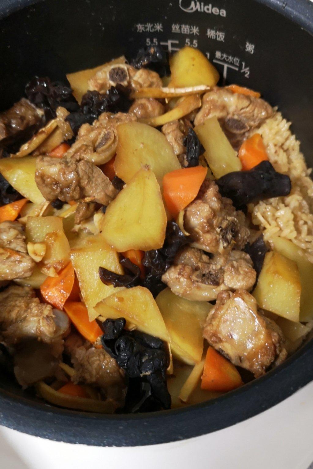 喷香排骨焖饭（爆好吃）