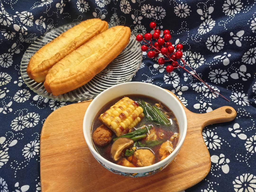 菌菇蔬菜丸子鲜汤～