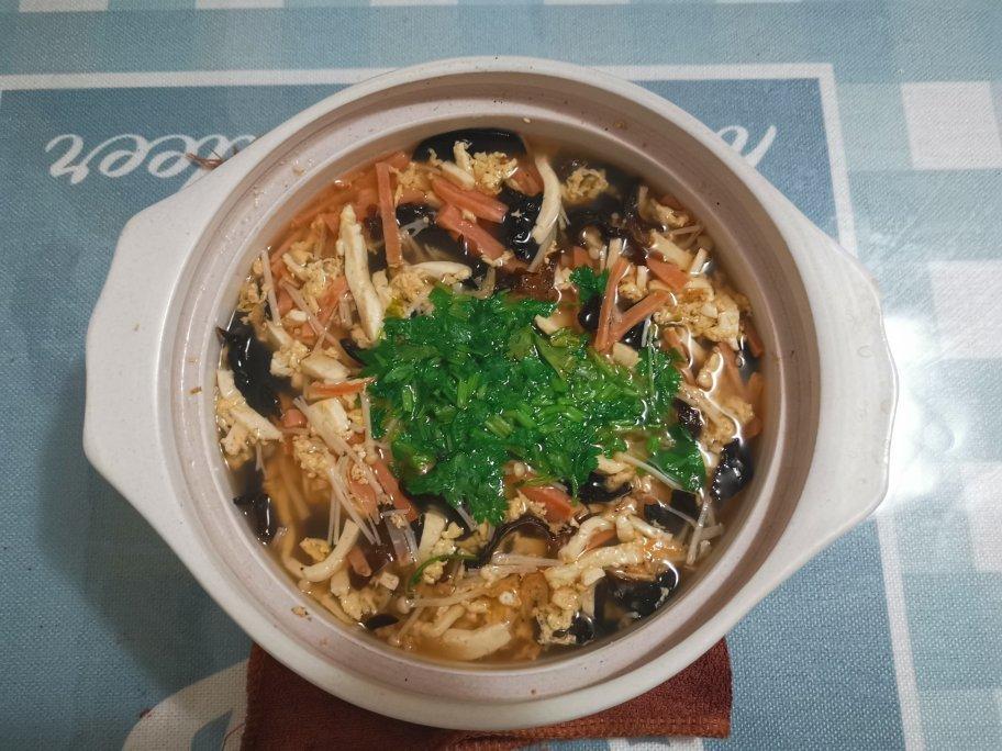 西红柿菌菇豆腐汤