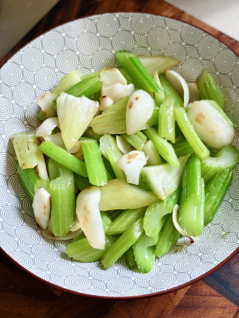 西芹炒百合怎样做到清爽又入味儿