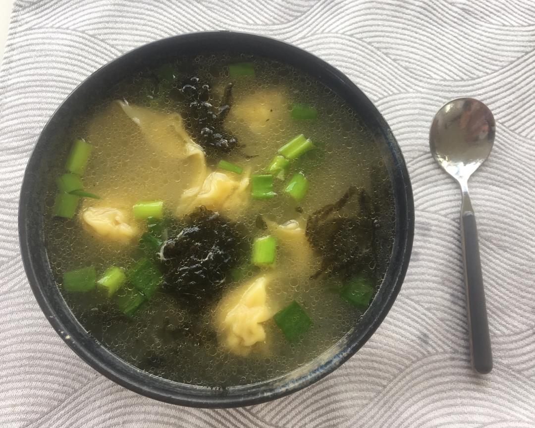 小美煮馄饨的做法