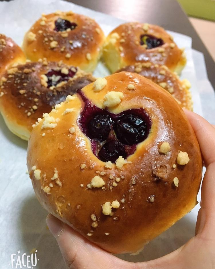 lena510做的松软牛奶蓝莓面包