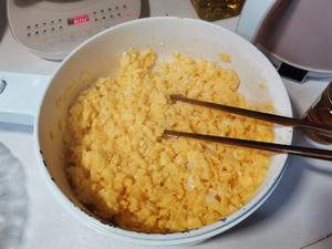 韭菜鸡蛋粉丝饺子的做法 步骤2