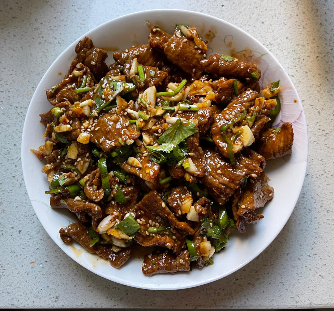 搅拌搅拌鲜嫩香滑！太绝了～雪碧香菜拌牛肉