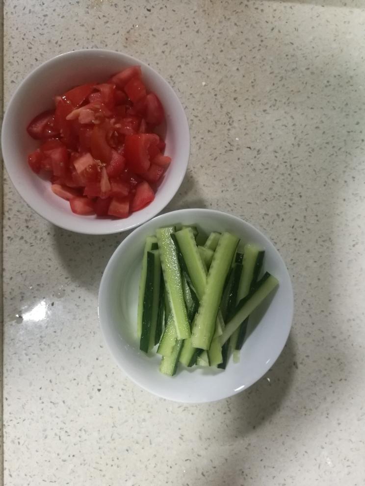 改良tobacco墨西哥番茄黄瓜牛肉卷饼的做法 步骤4