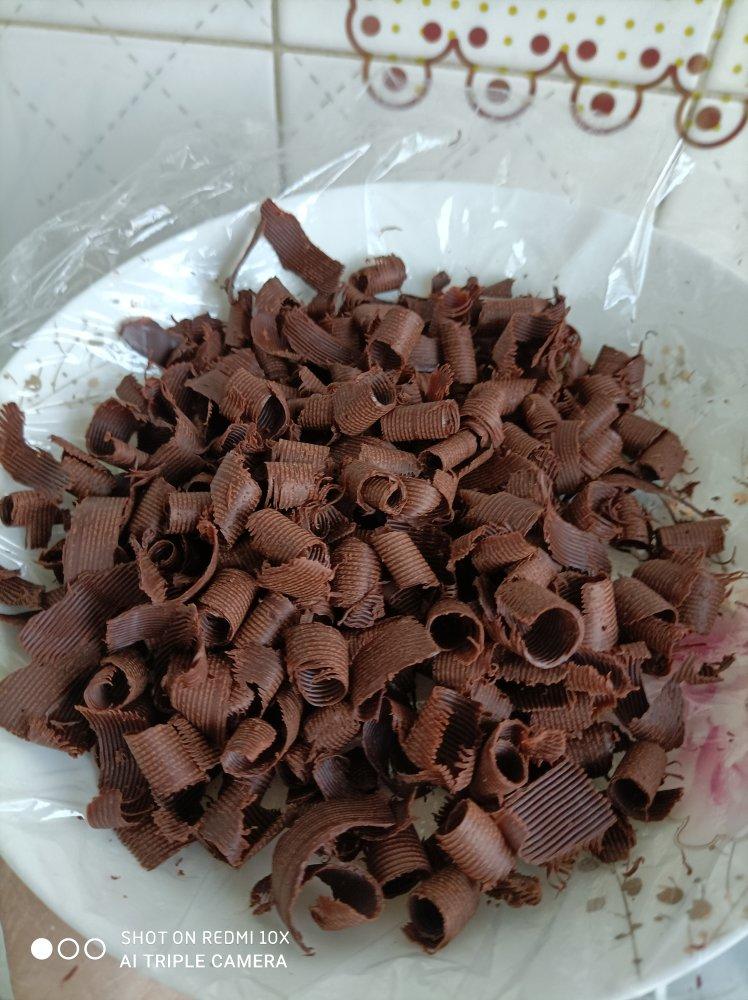 超级简单的黑森林蛋糕的巧克力碎的制作方法