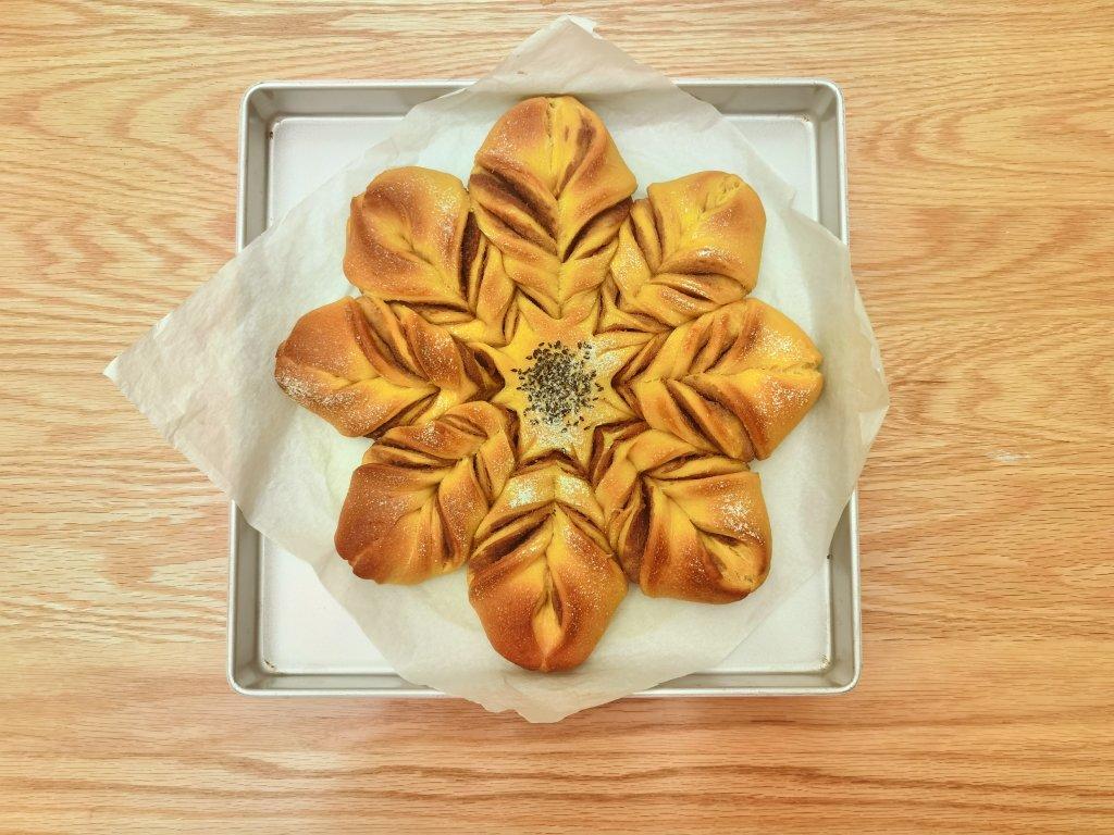 南瓜豆沙圣诞雪花面包