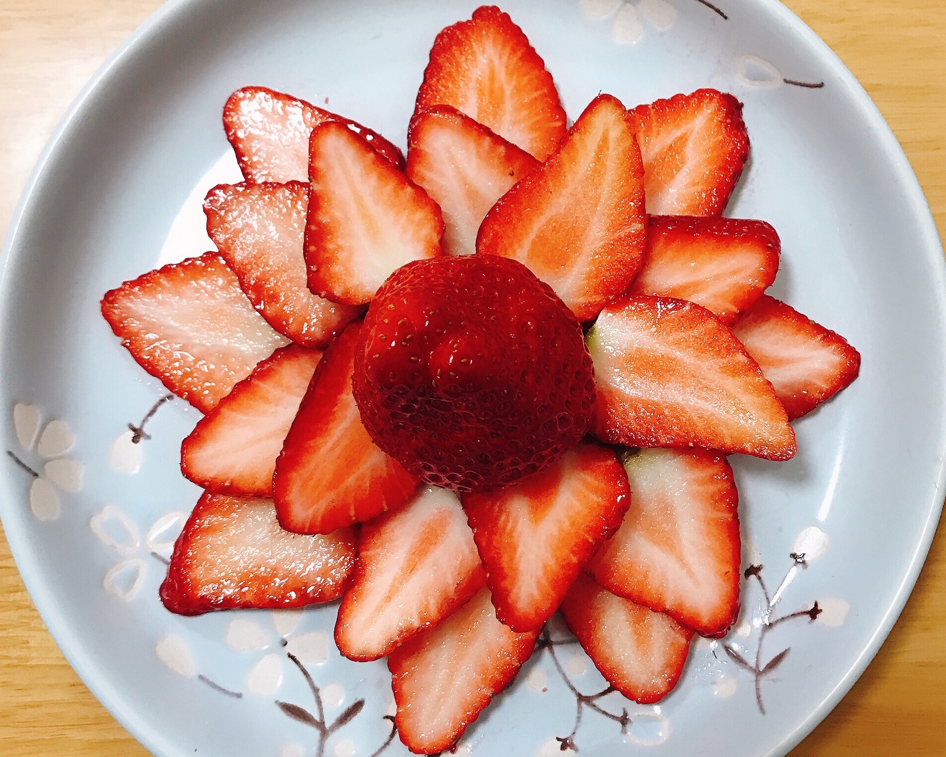 超简单的草莓摆盘🍓的做法
