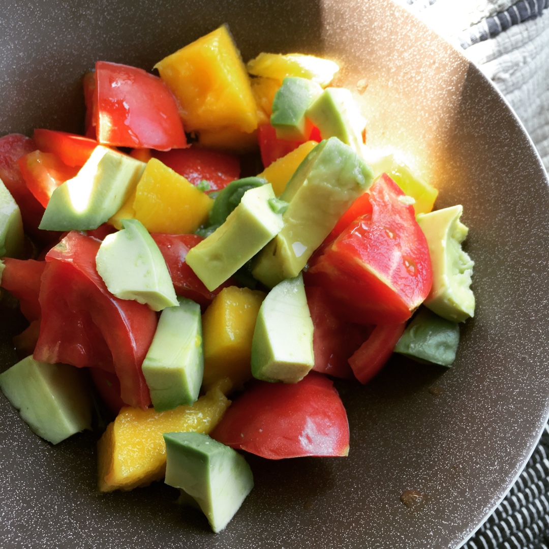 牛油果芒果沙拉