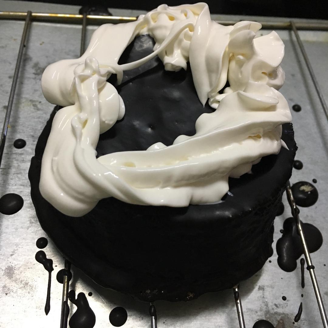 淋酱巧克力蛋糕！