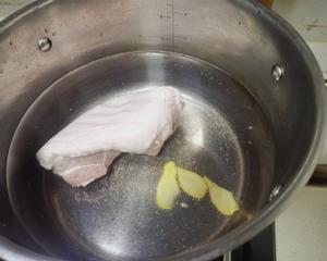 川菜经典蒜苗回锅肉的做法 步骤1