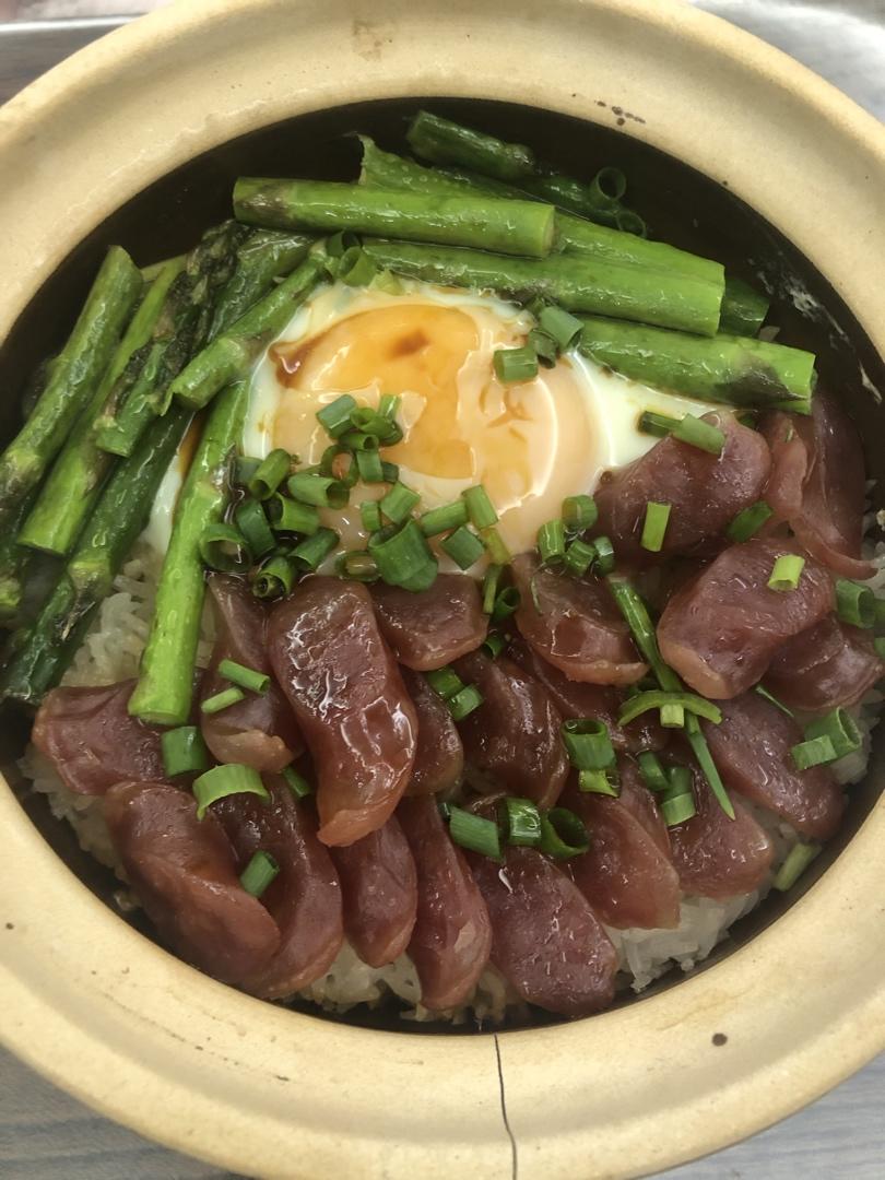 广式腊味煲仔饭
