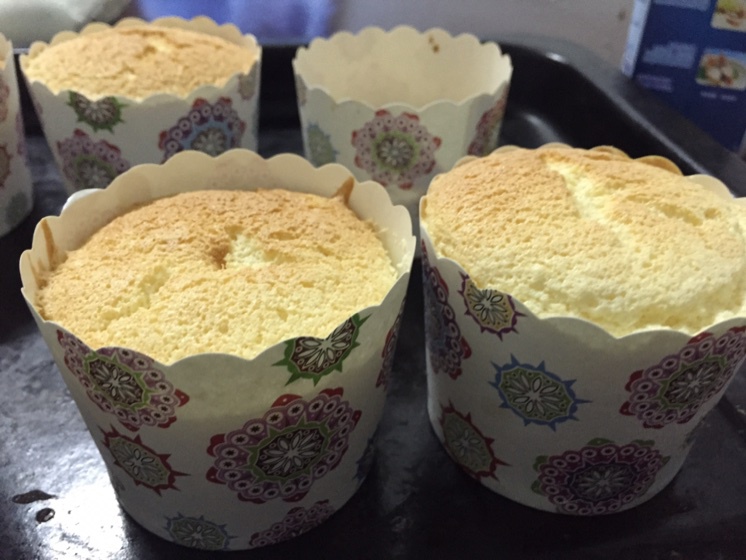 戚风杯子蛋糕^_^不开裂不回缩喔～