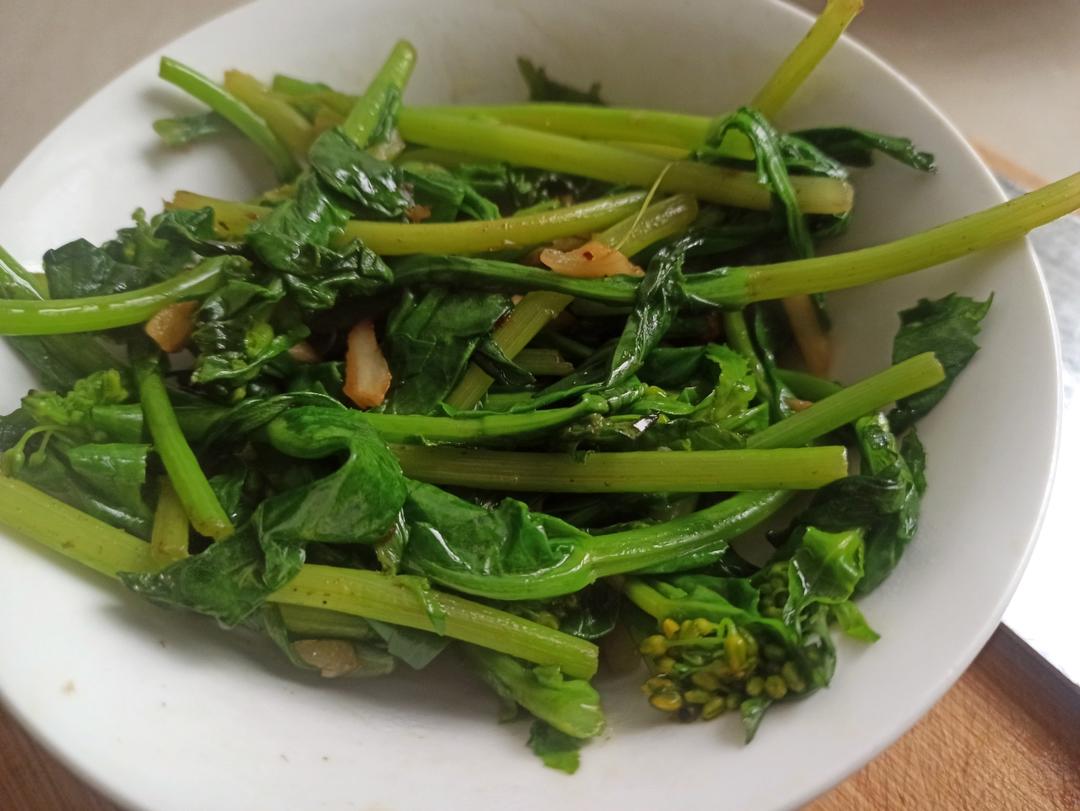 清炒红菜苔