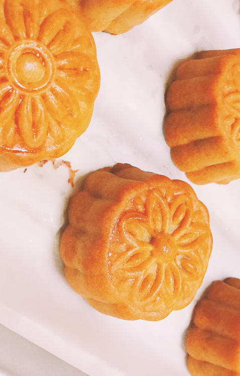 广式月饼—蛋黄莲蓉月饼