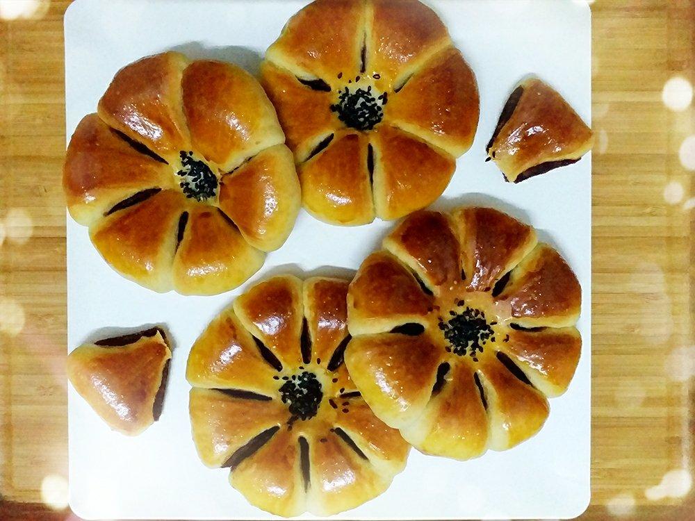 花朵豆沙面包