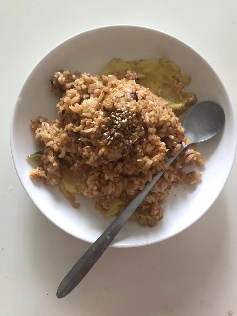 泡菜鱼豆腐炒饭