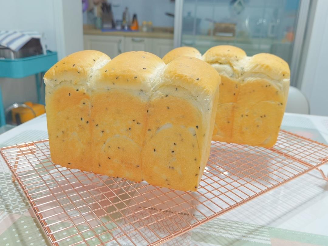 咸盐黑芝麻吐司