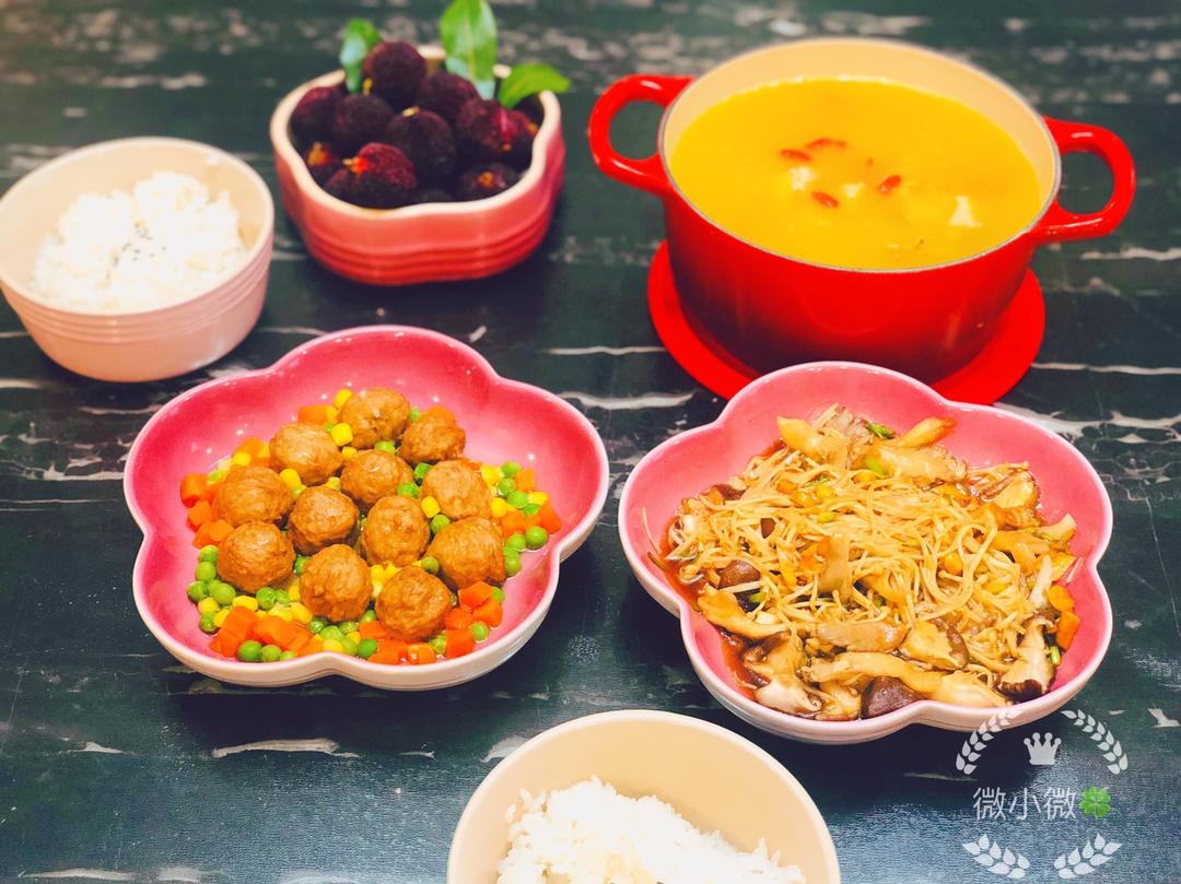 红菇鸡汤（一锅三菜）的做法