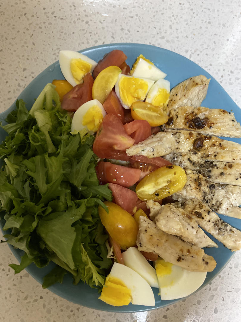教你自制油醋汁，拌出美味鸡胸肉蔬菜沙拉