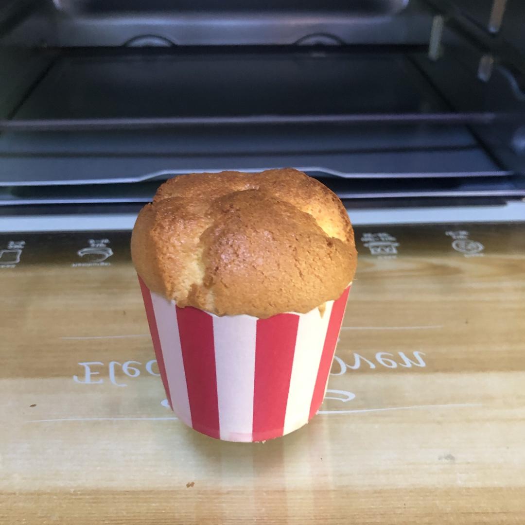 不塌不凹的纸杯戚风蛋糕