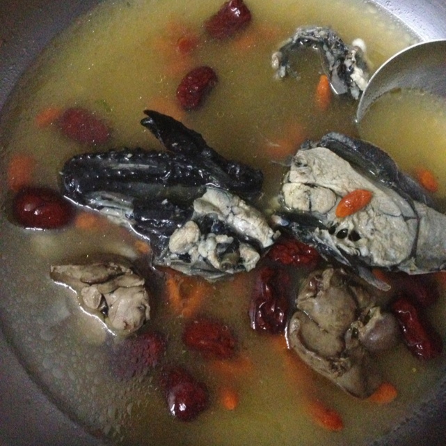 枸杞红枣乌鸡汤