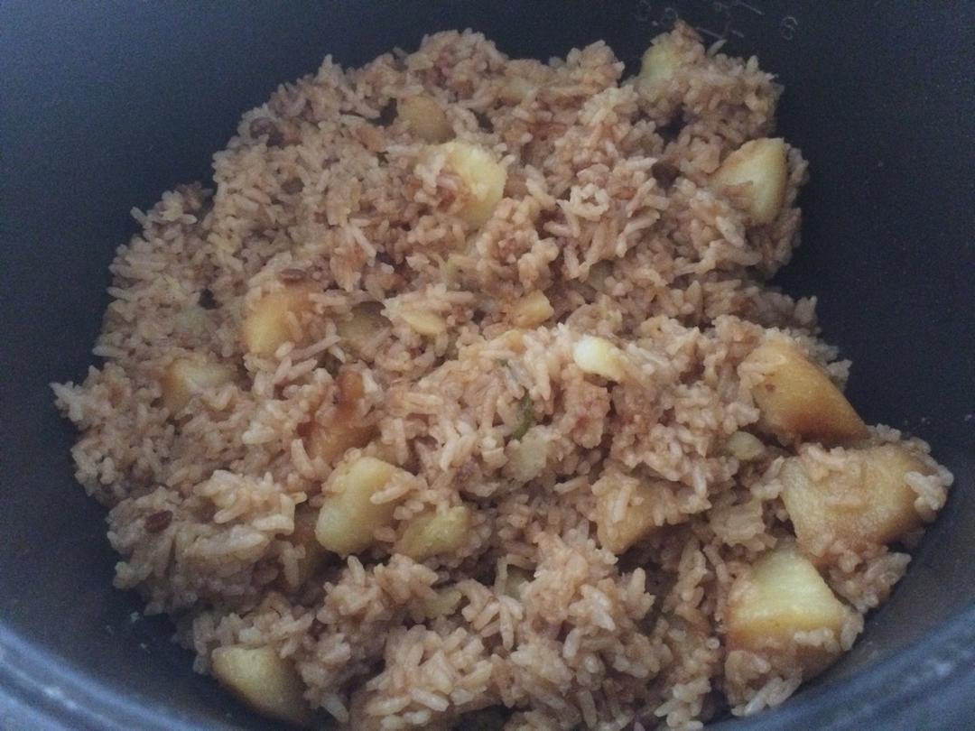土豆焖饭（电饭锅版）