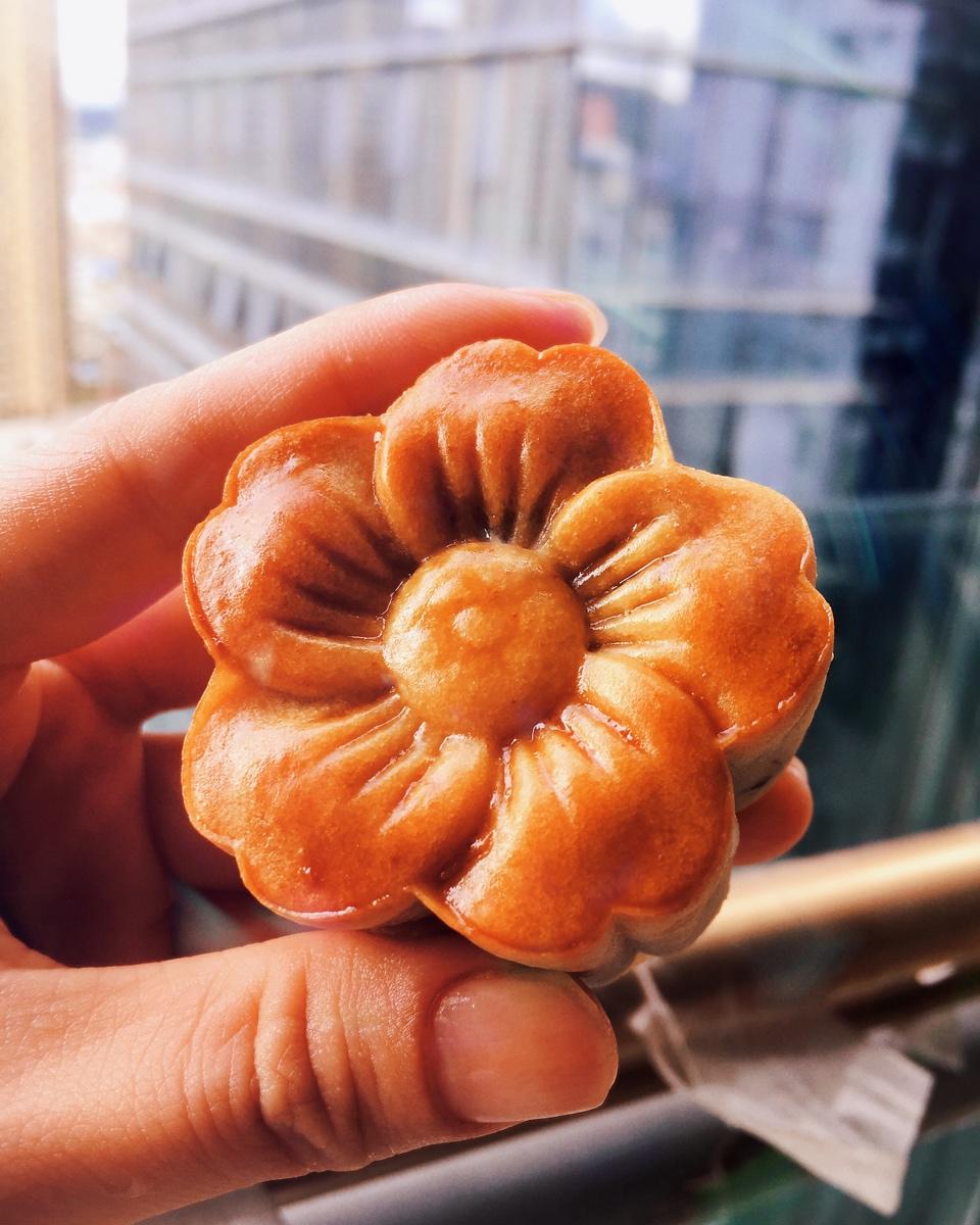 广式月饼—蛋黄莲蓉月饼
