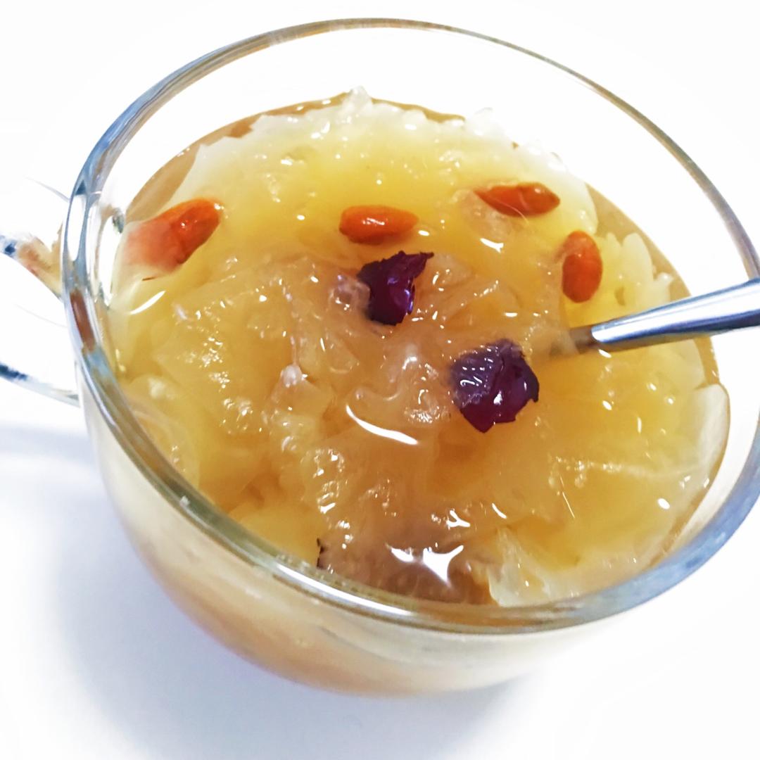 浩哥的迷妹做的冰糖银耳红枣汤